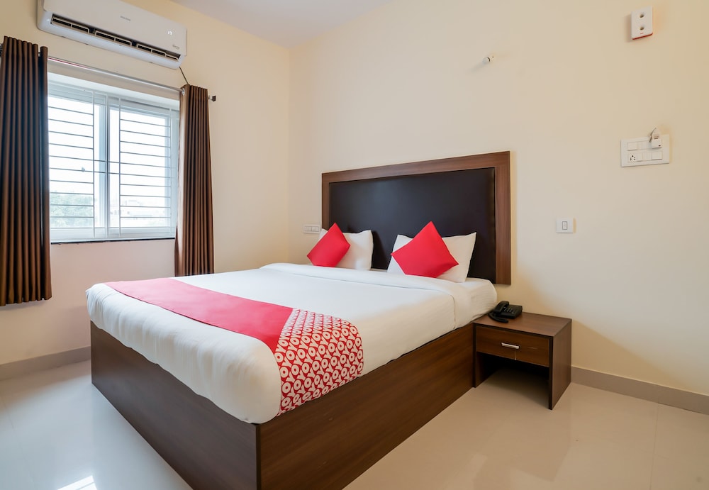 OYO 28637 Gokul Grand 7/27