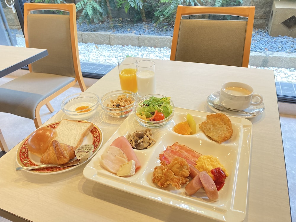 Osaka River-Side Hotel 56/62