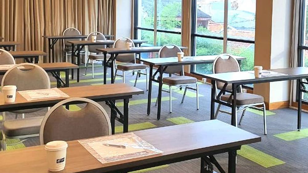Holiday Inn Express Jakarta Menteng by IHG 46/66