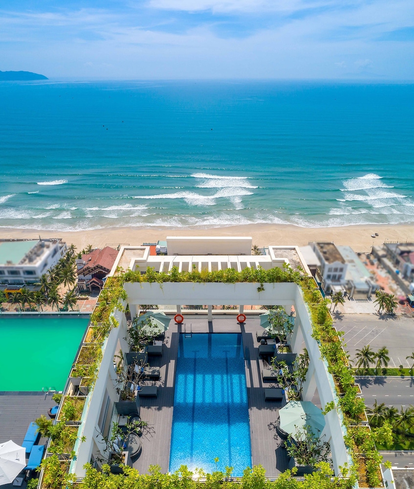 Paris Deli Danang Beach Hotel 76/80
