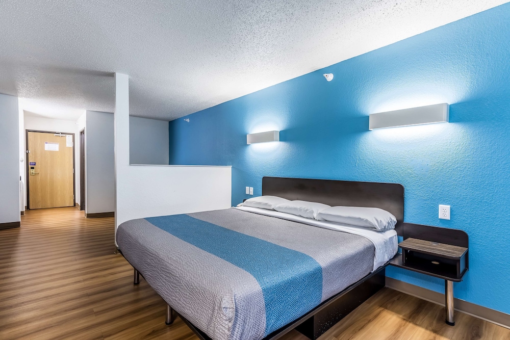 Motel6 Indianapolis, IN - Southport 25/45