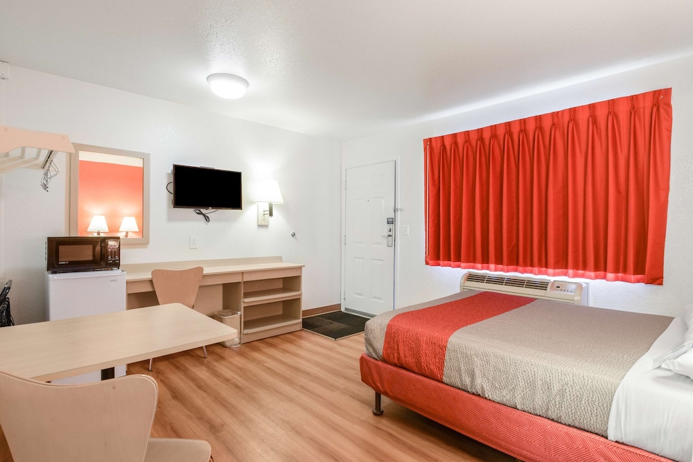Motel6 Kelso, WA - Mt. St. Helens 33/45