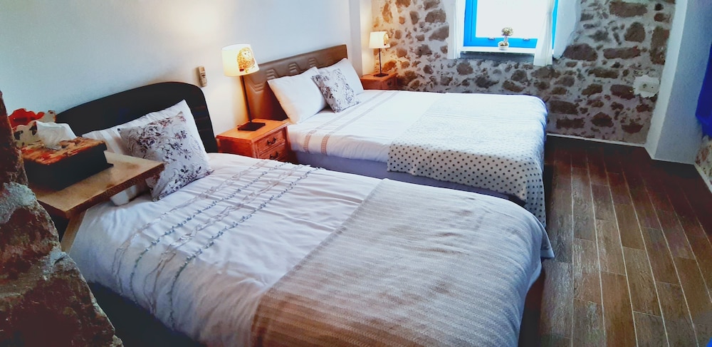 ROOM, TRIPLE, LARGE