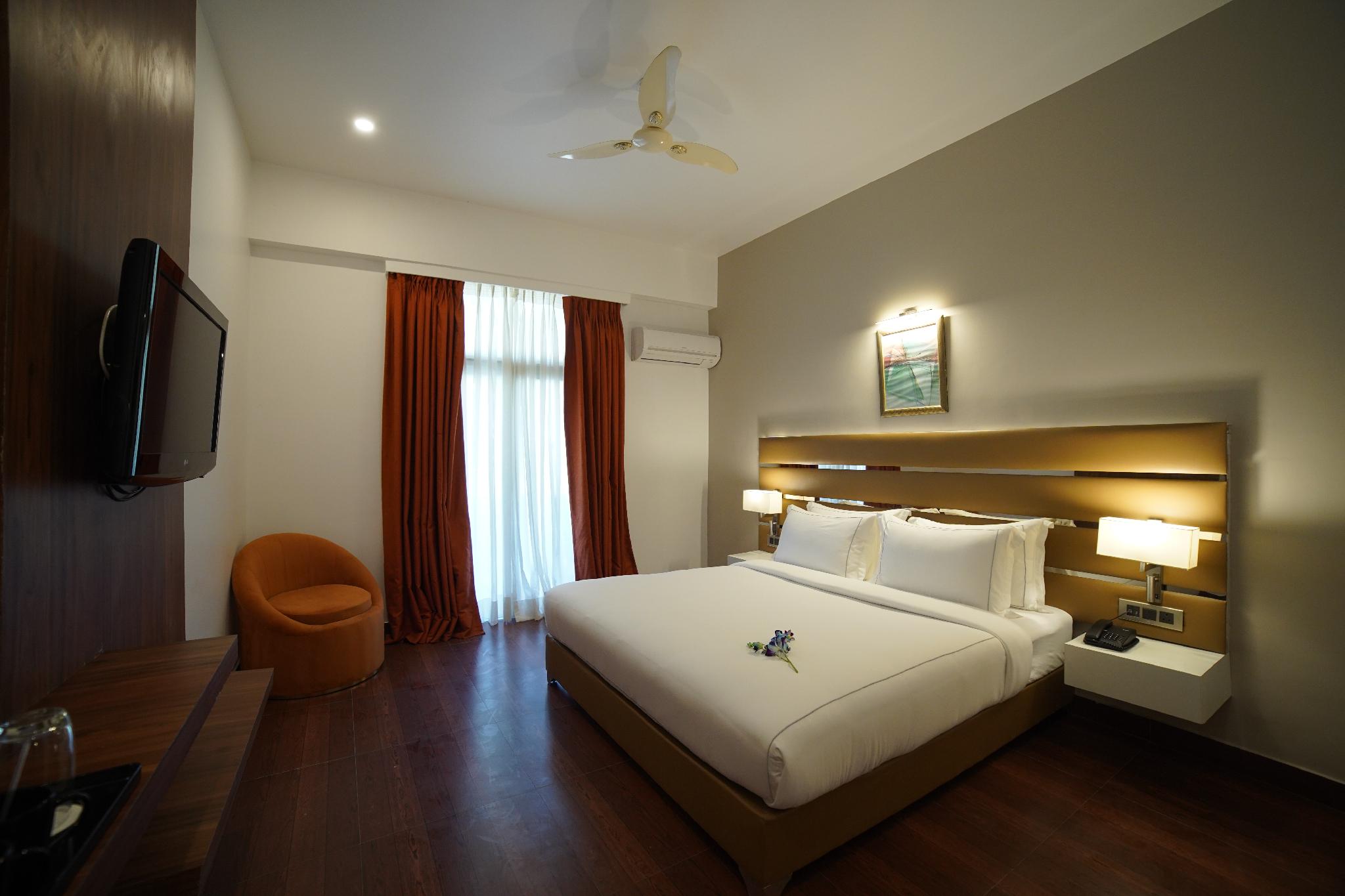 Room, King Bed, Jungle View