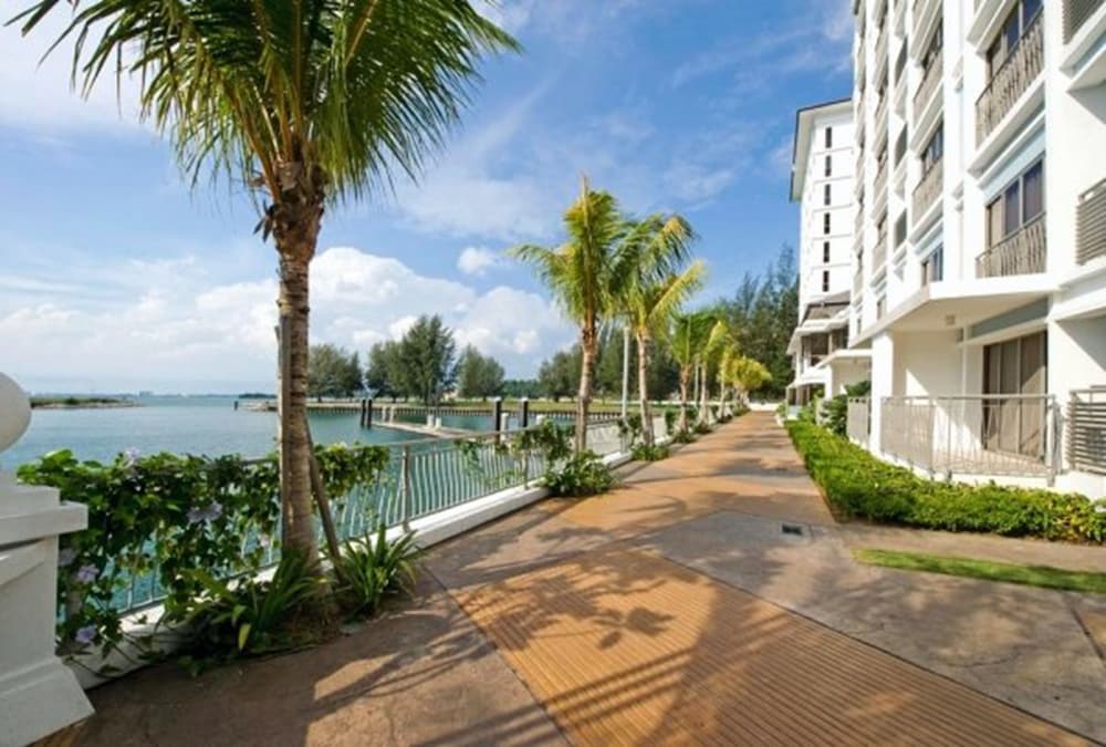 AVILLION ADMIRAL COVE 28/39