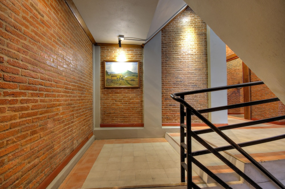 Saengpanya Home Boutique Hotel 48/65