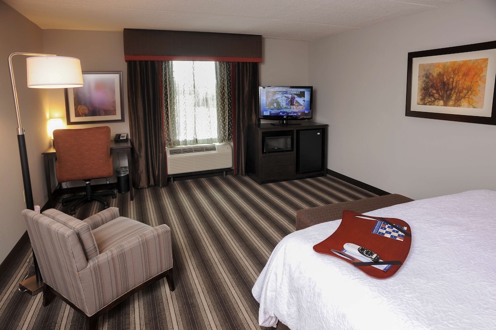 HAMPTON INN NEPTUNE/WALL 38/54