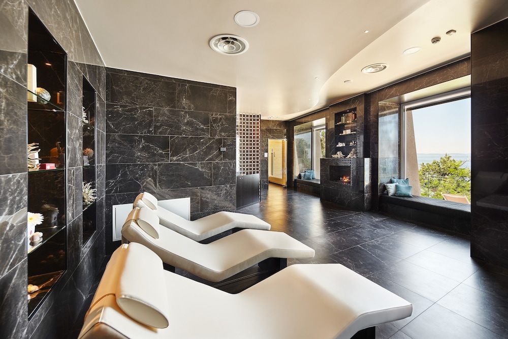 Hotel Riviera & Maximilians 6/61