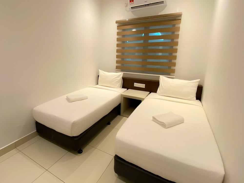 AZ HOTEL & SERVICED APARTMENTS 9/36