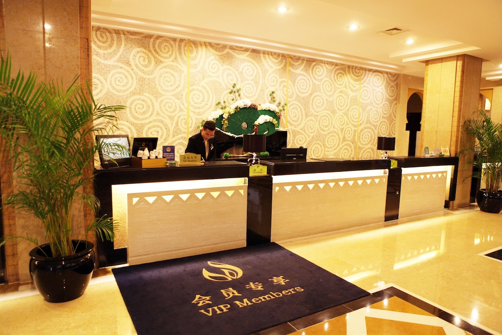 Lobby at Luxemon Xinjiang Yindu Hotel, URUMQI