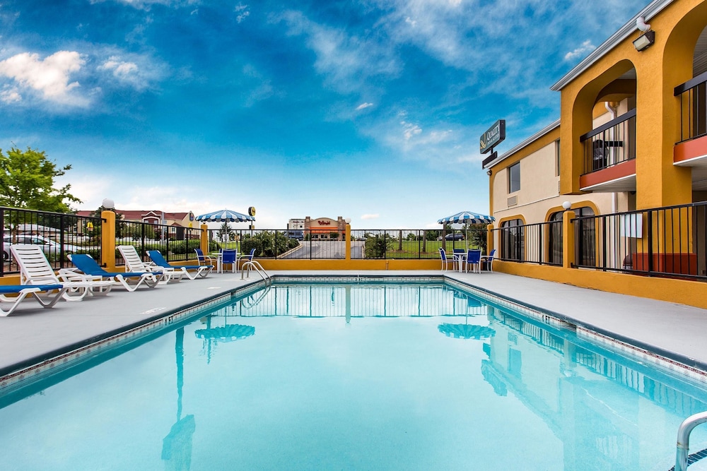 Quality Inn & Suites Orangeburg 1/32