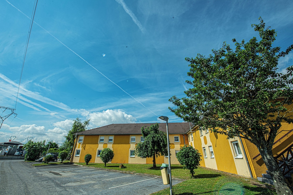 Hotel Le Relais Du Parisis 43/50