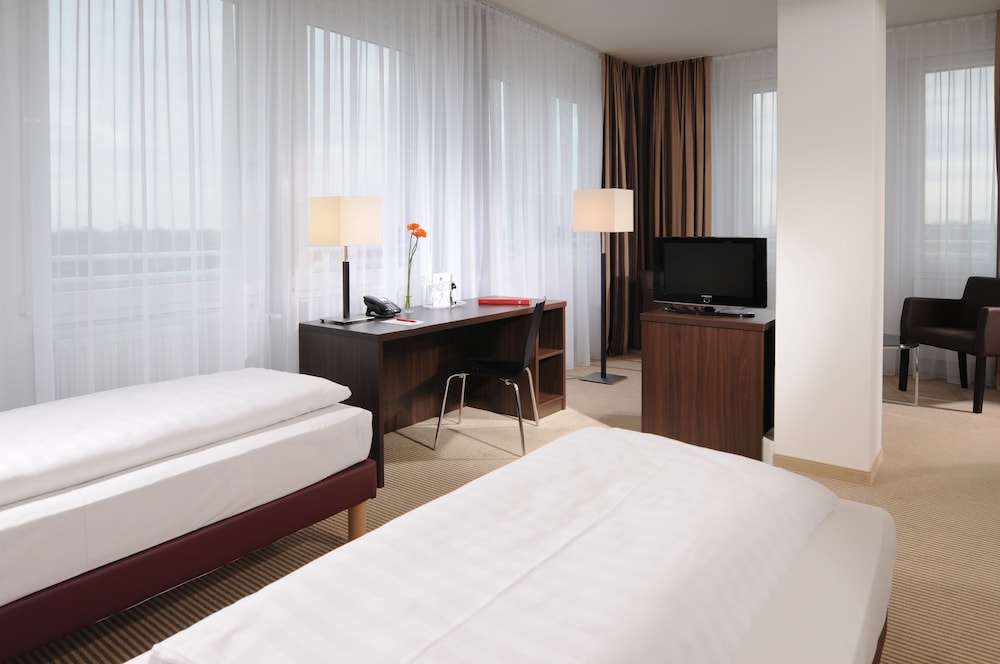 Azimut Hotel Munich 10/50