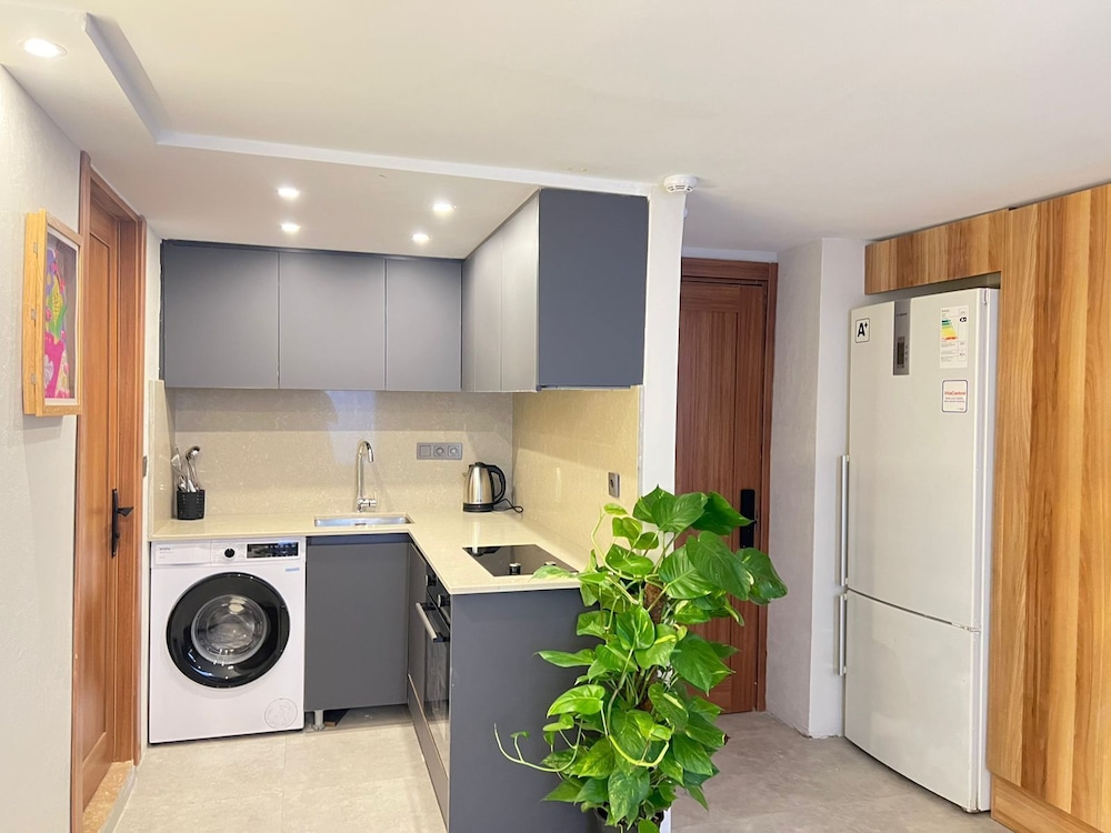 Khalkedon Suite 5/50