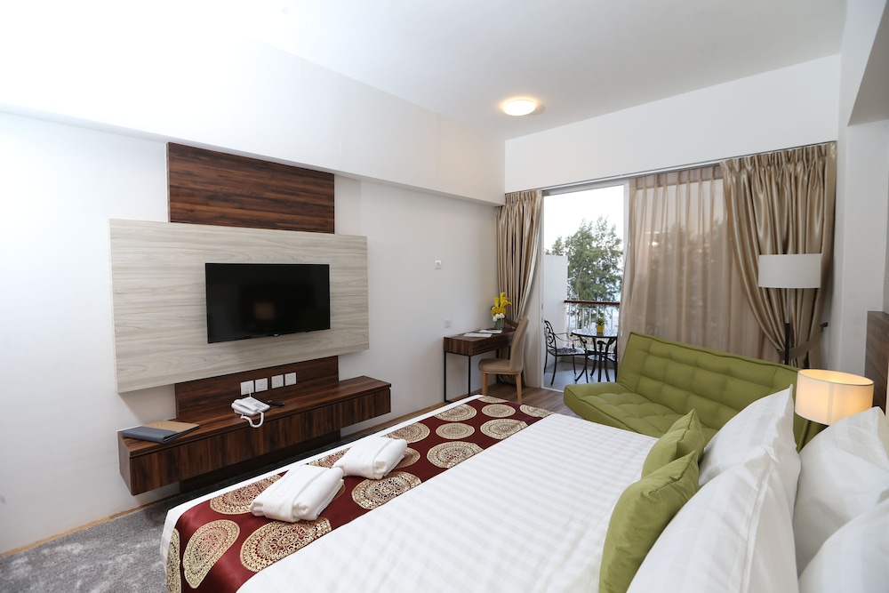 Amerald Resort Hotel 12/35