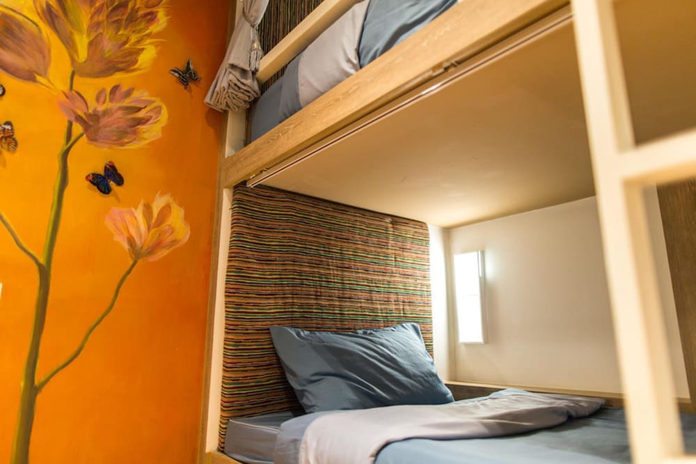 Stay With Hug Poshtel & Activities 25/37