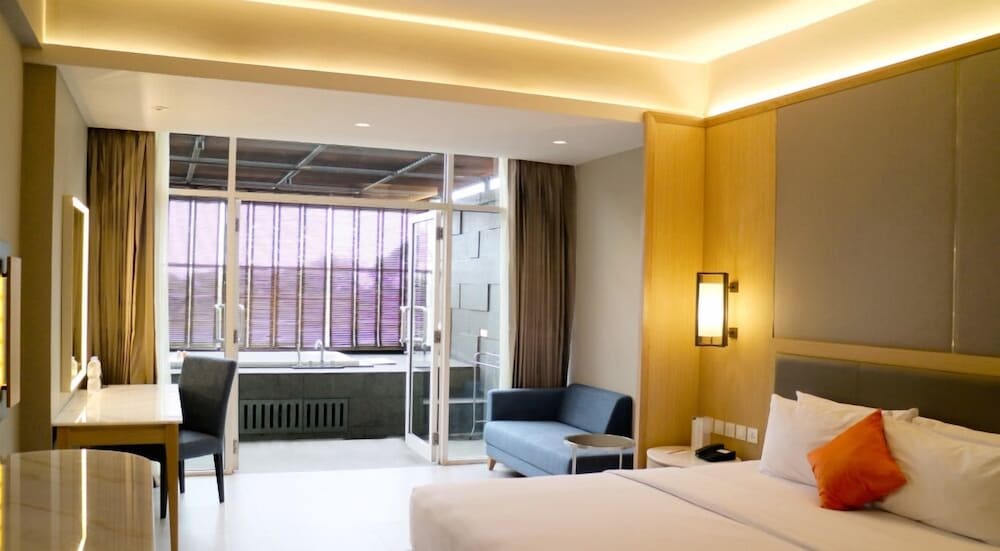 The Luxton Bandung 24/67