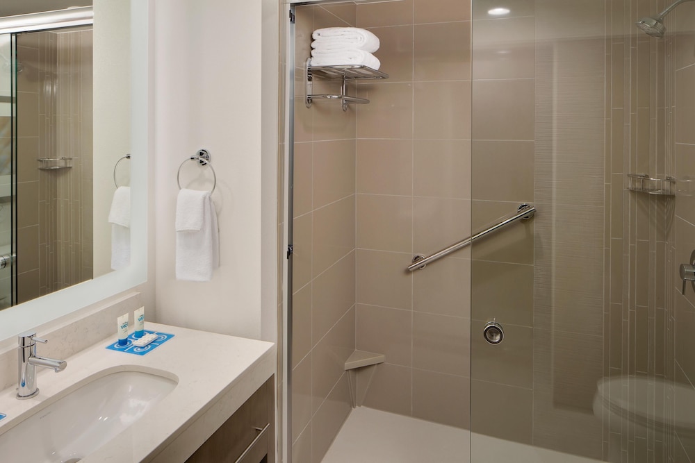 Hyatt House Across From Universal Orlando Resort 44/50