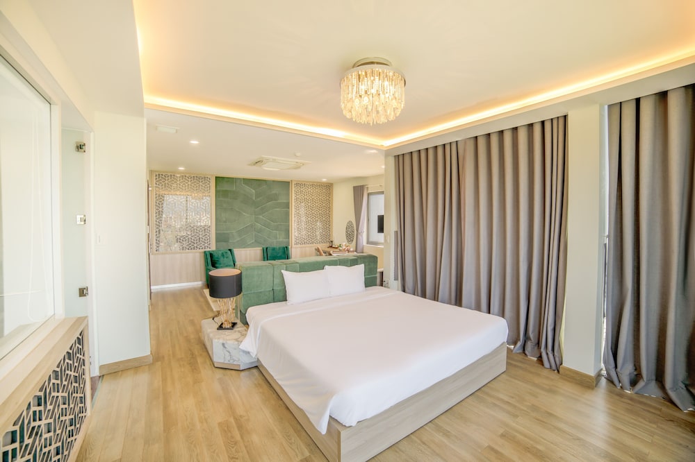 Lake View Hotel 20/69