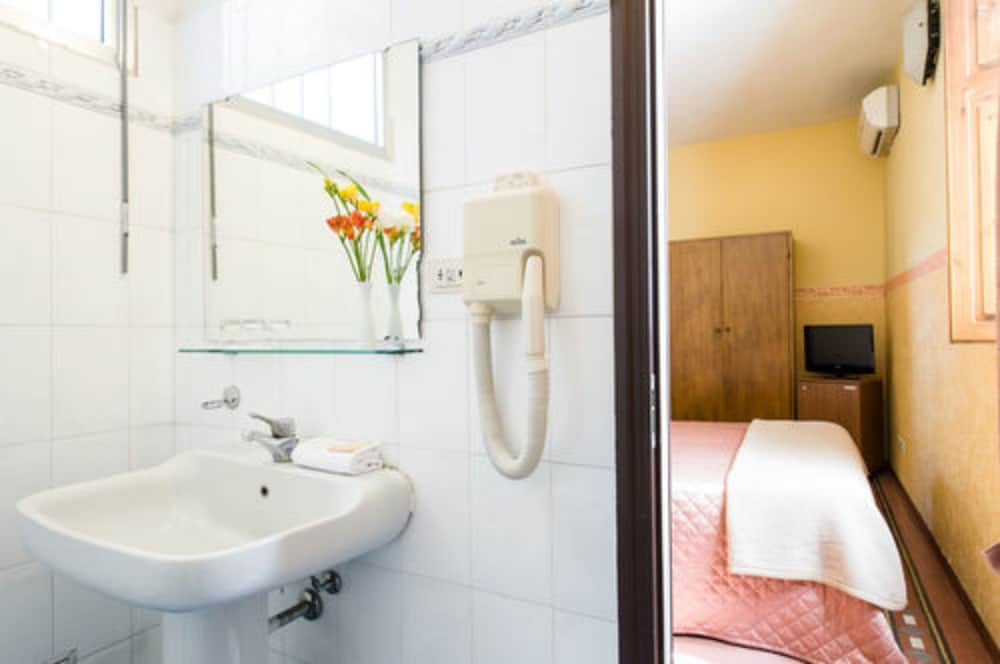 Hotel Fiorita 42/50