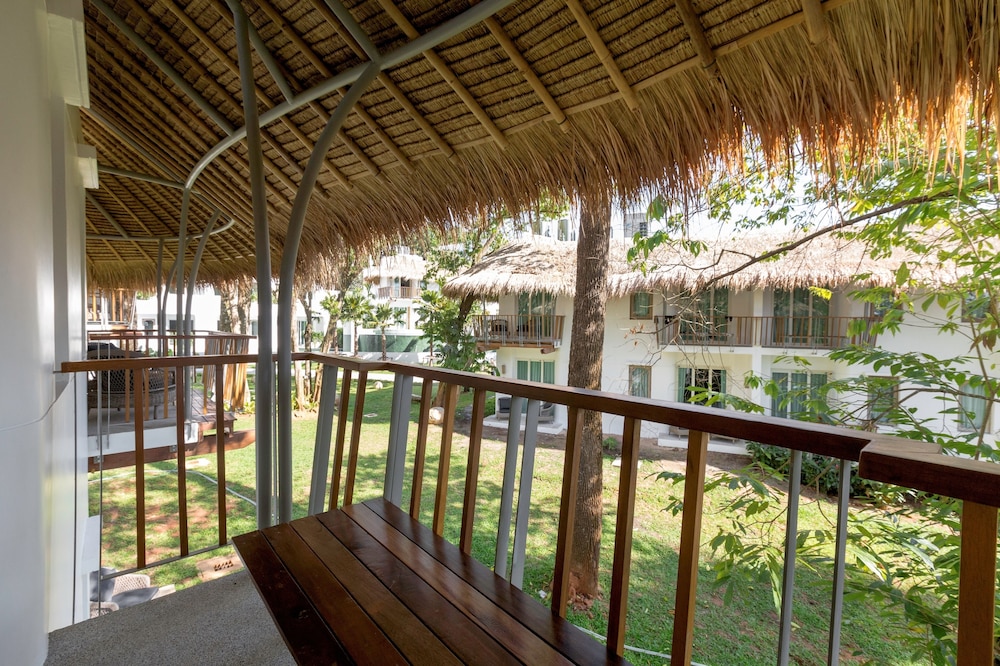 Eden Beach Khao Lak Resort and Spa 100/139