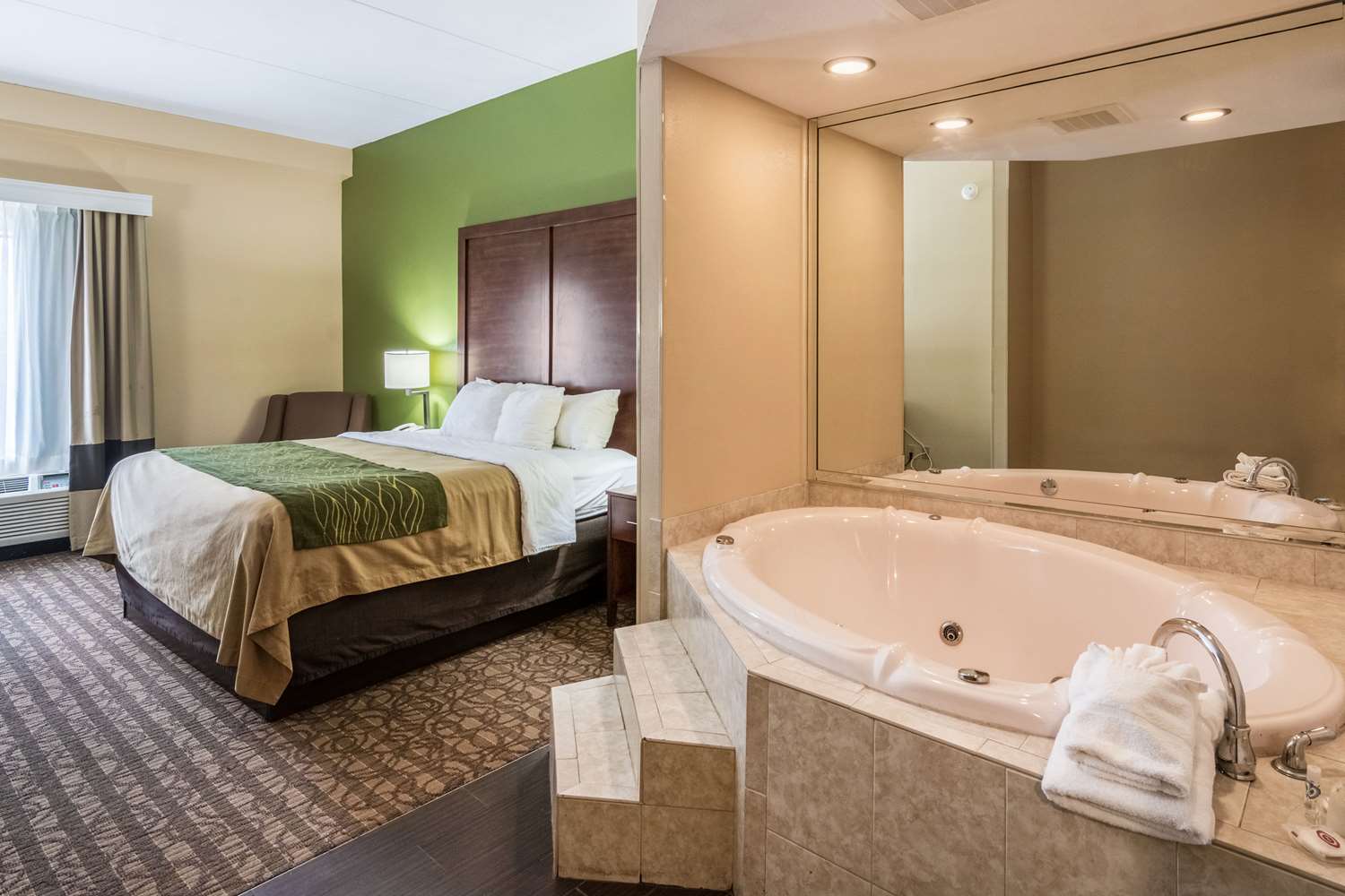 Comfort Inn & Suites Panama City North 32/32