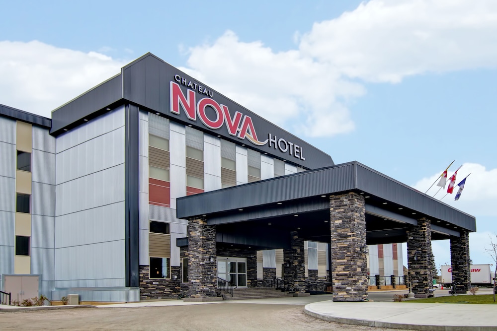 Chateau Nova Yellowknife 48/49