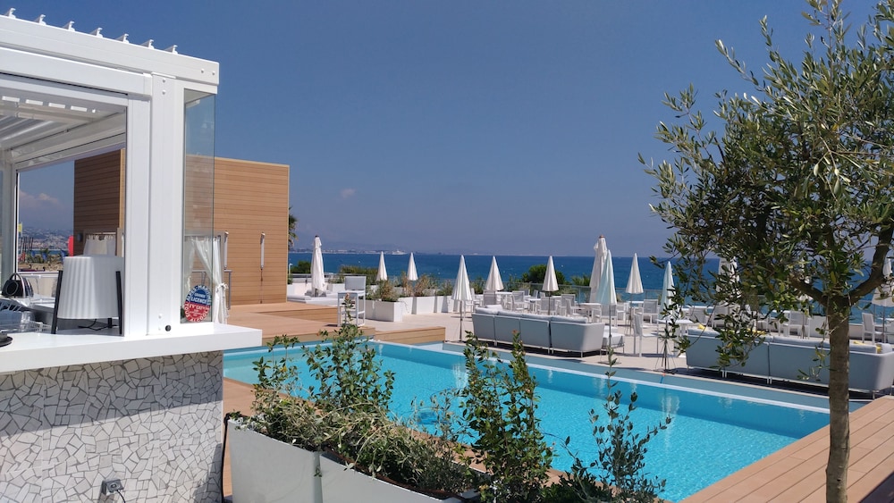 swimming pool spa