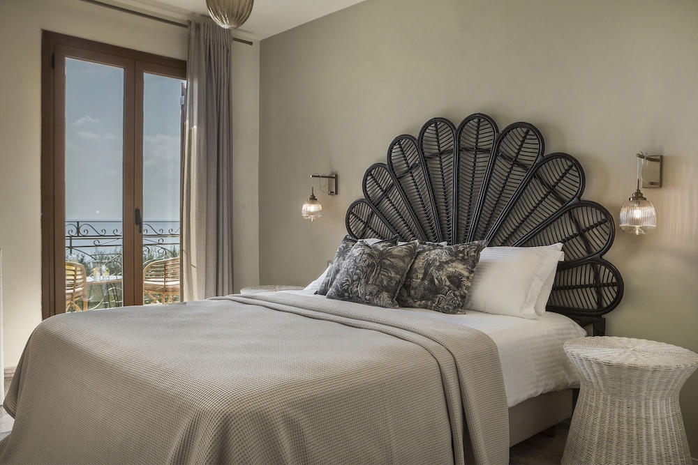 SUPERIOR, SEA VIEW