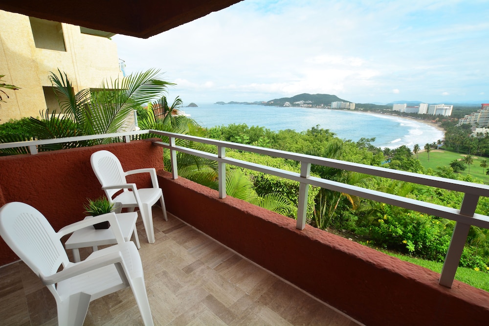Pacifica Resort Ixtapa 56/72