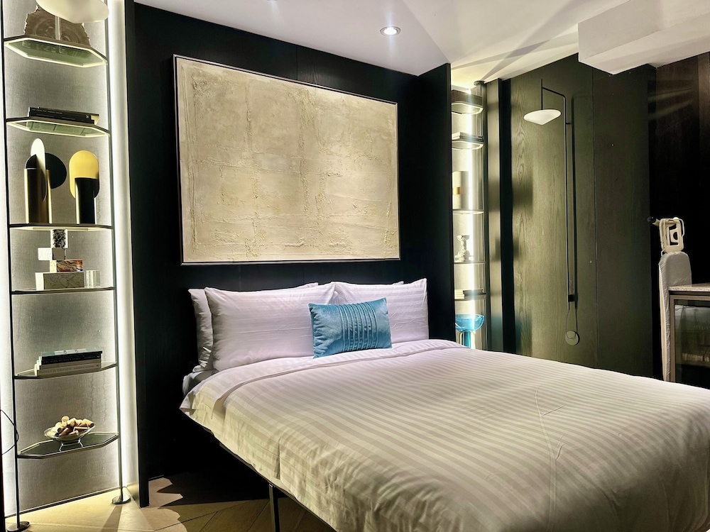 Skyline, Suite, Double Bed