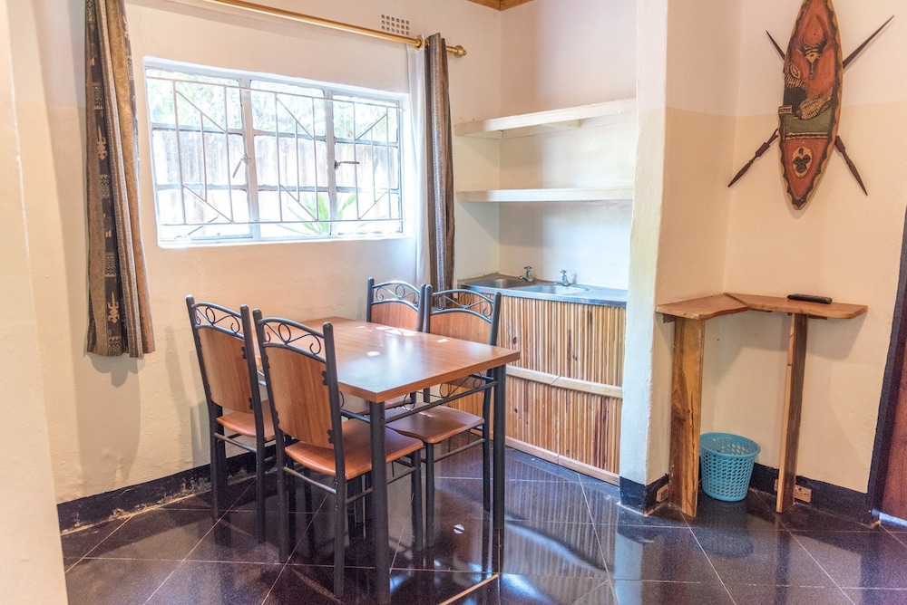 Okavango Lodge 23/30