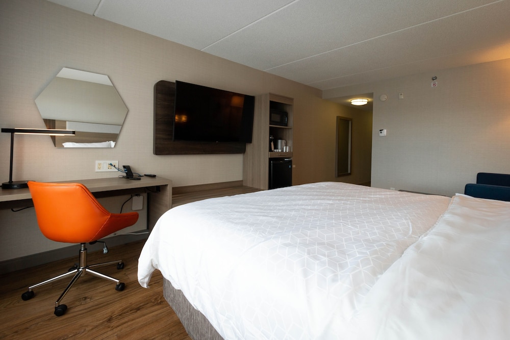 Holiday Inn Express Hotel Suites Kingston 32/72