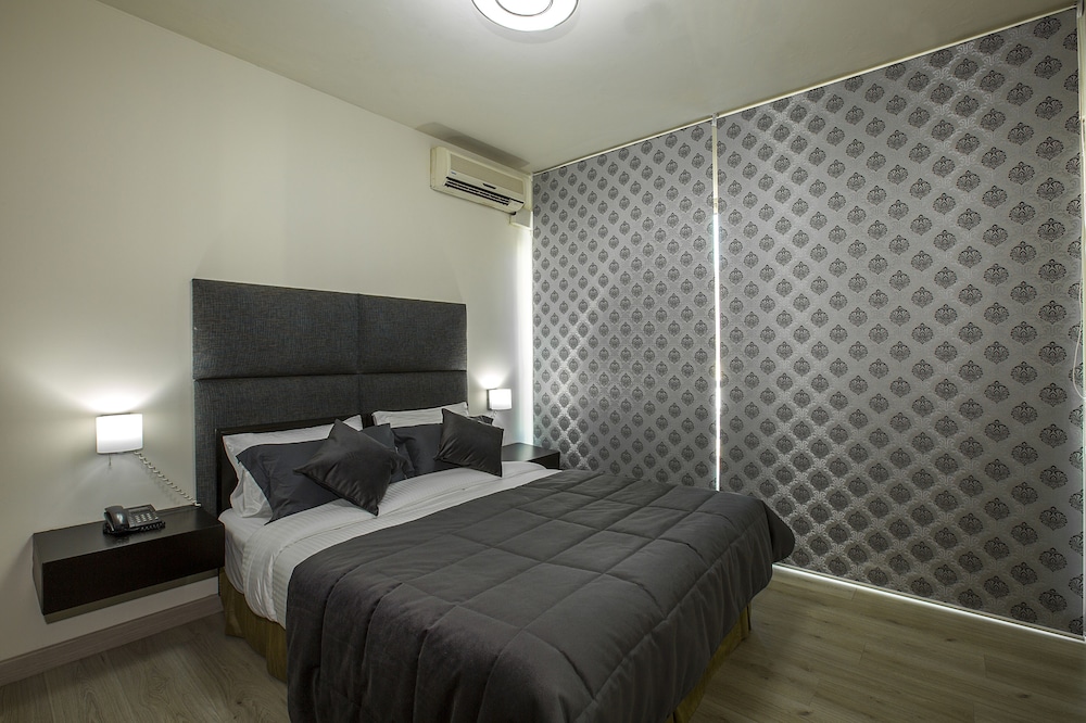 ORIENT QUEEN HOMES 10/49