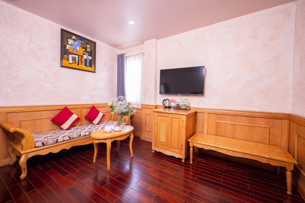 Duc Vuong Hotel 68/86