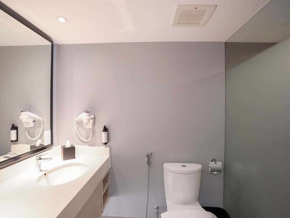 Mercure Convention Center Ancol 62/63