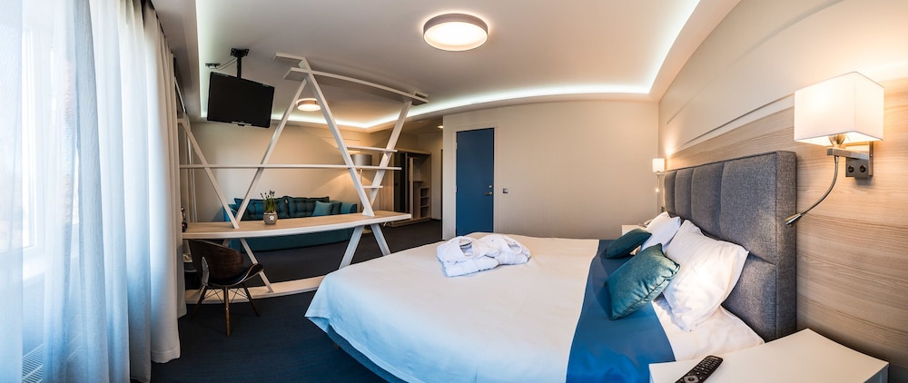 جناح جونيور بسرير كينج، Amrita Hotel 5/10