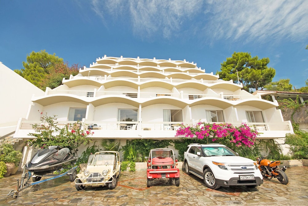 Panorama Apartments 3/50