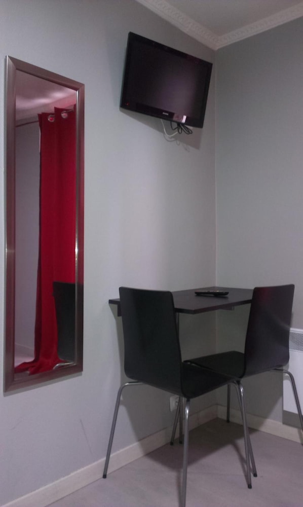 Hipotel Paris Gambetta Republique 44/58