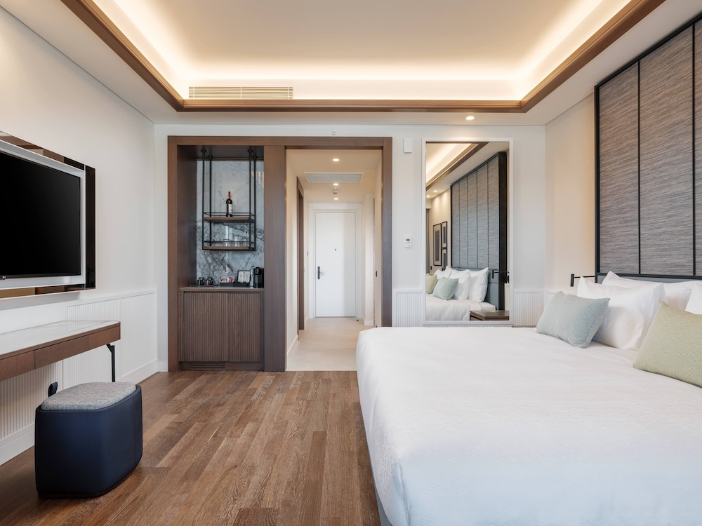 Deluxe Adult Swim Up Room Sea Side (Adult Zone)