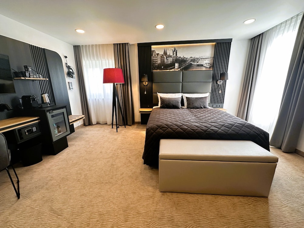 Junior Suite, Studio, Queen Bed 4/5