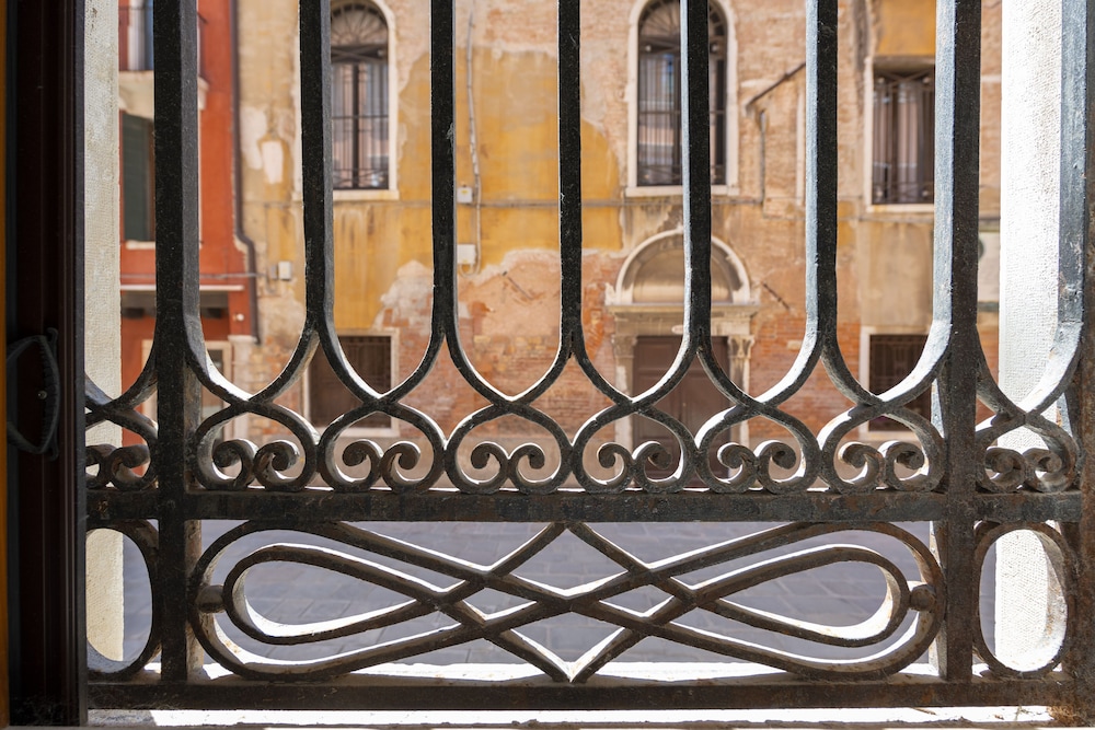 H10 Palazzo Canova 32/75