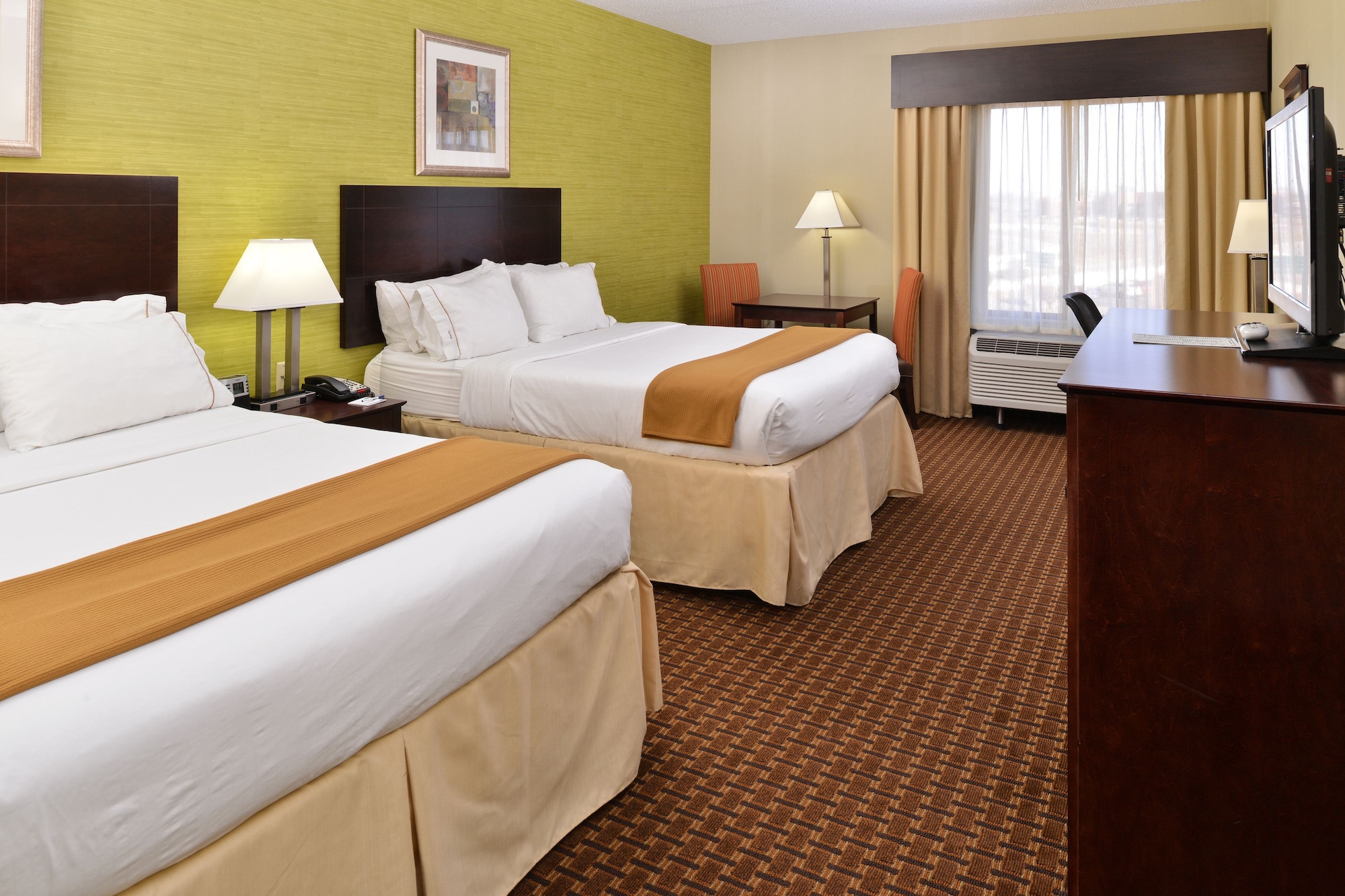 STANDARD, 2 QUEEN BEDS