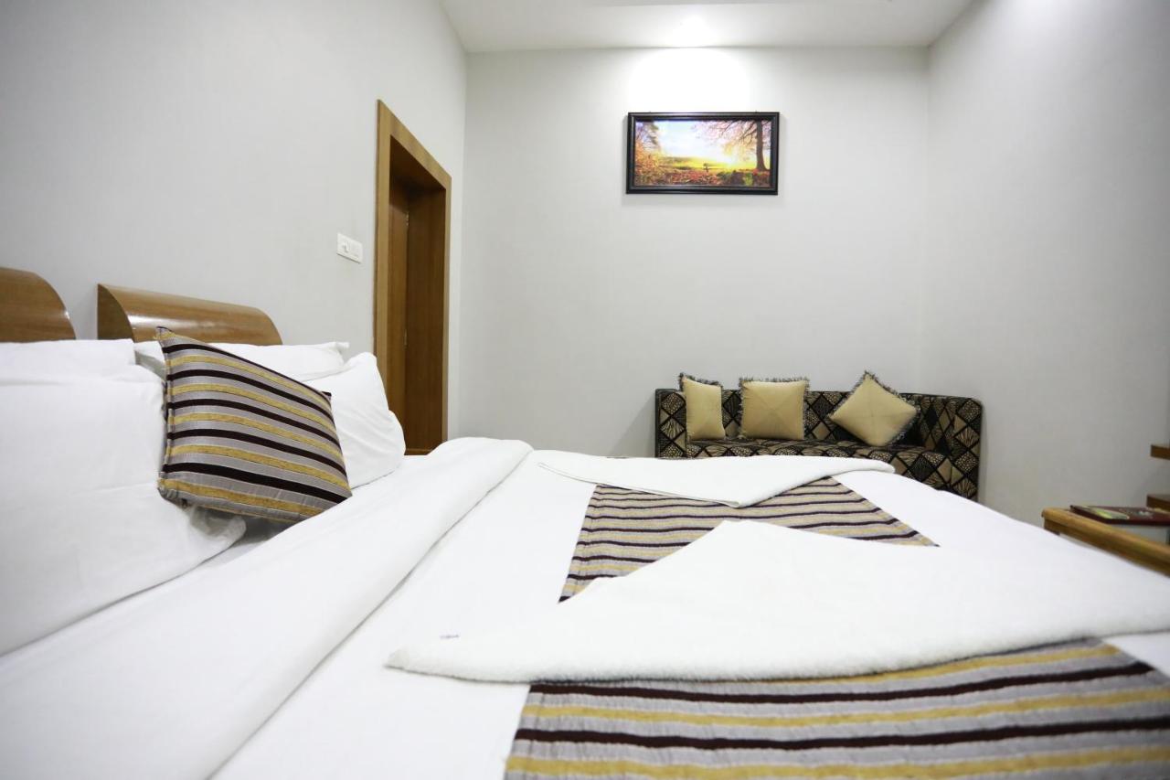 HOTEL KRISHNA JI 41/67