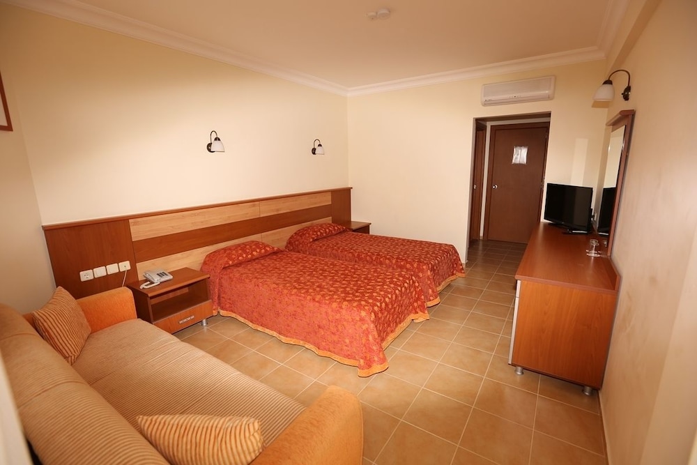 Mavruka Hotel 25/60