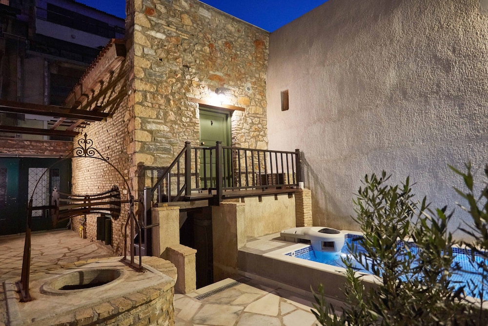 Athenian Residences 23/50