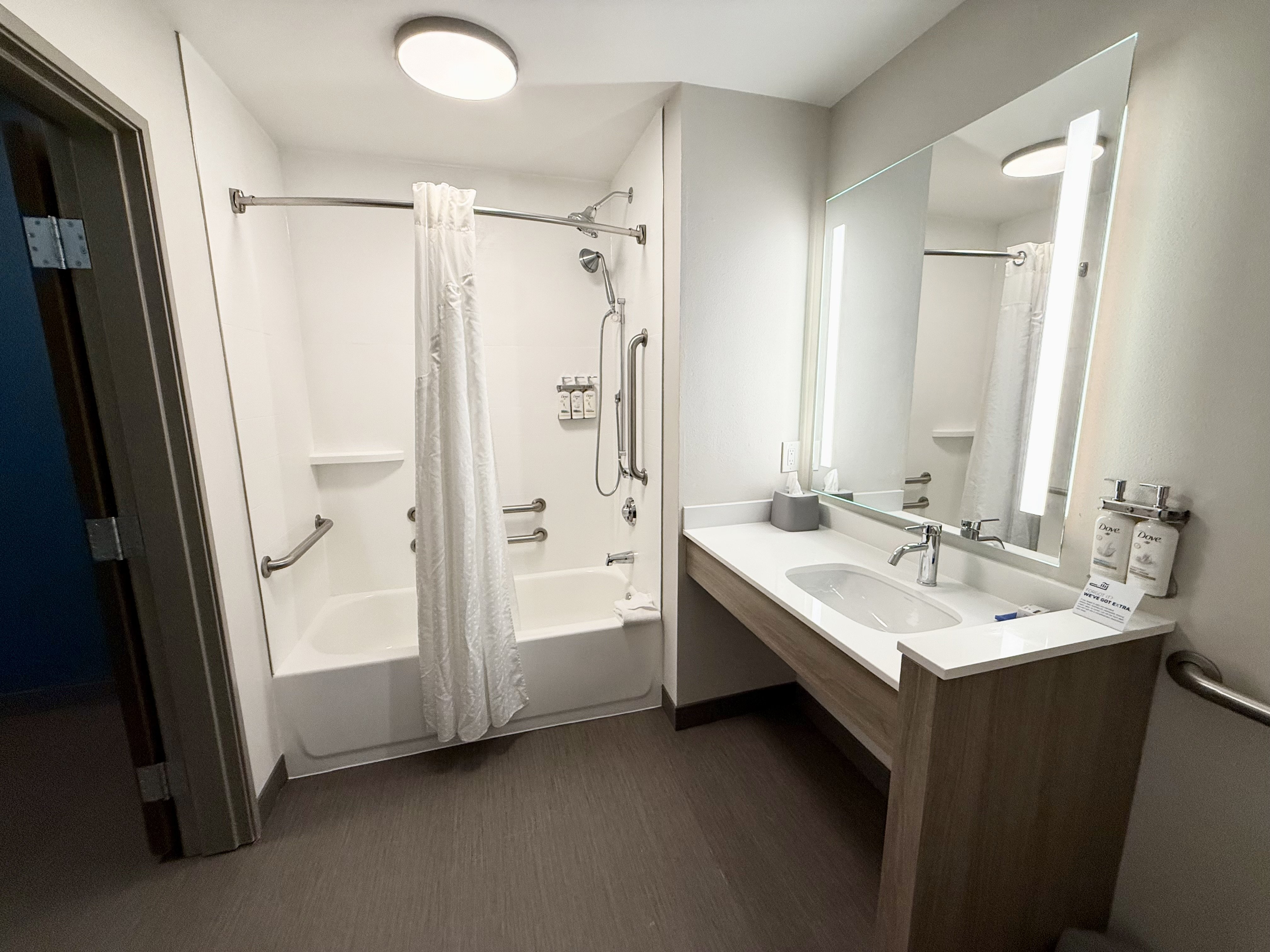 Holiday Inn Express Hotel & Suites North Sequim 77/77