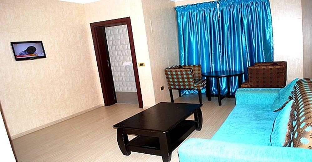 Chesney Hotel 27/35
