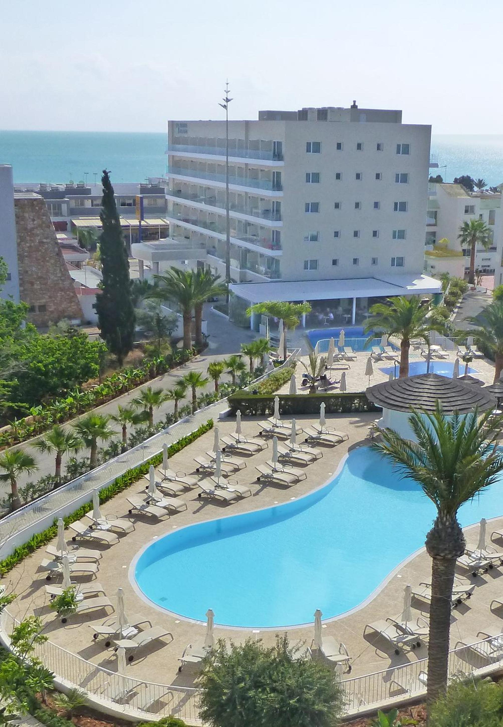 Sunrise Gardens Aparthotel in PARALIMNI