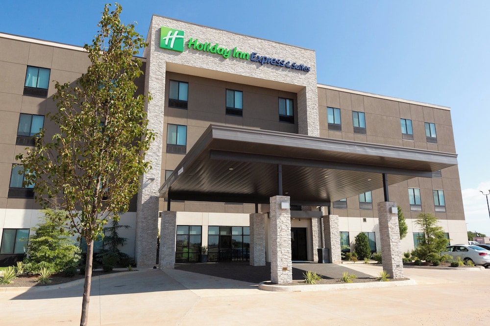 Holiday Inn Express And Suites Kingfisher 2/28